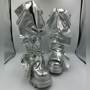 Metallic Silver Sculptural Bulky Trendy Platform Boots – Size 6